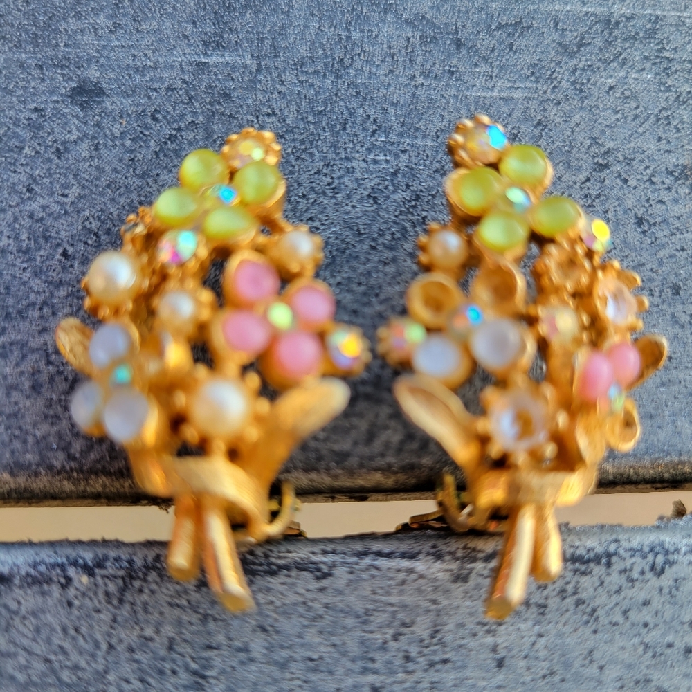 2 Pairs Vintage Clip-On Earrings ~ MCM ~ Floral ~ Pretty - Picture 4 of 15